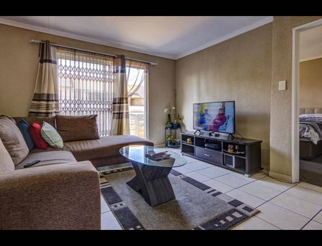 2 BEDROOM SIMPLEX FOR SALE IN BIRCH ACRES